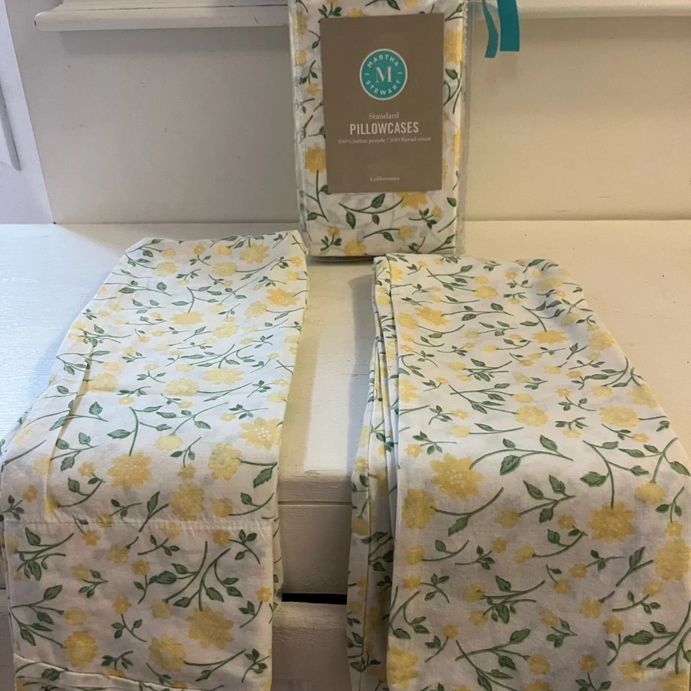 Martha Stewart Set of 4 pillow Cases